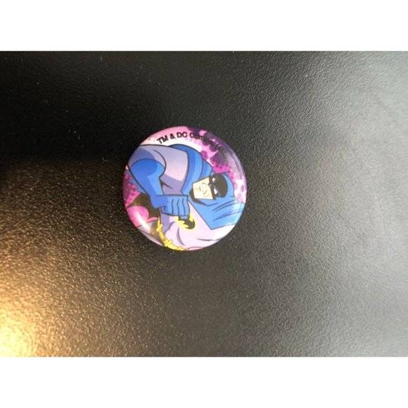 TM & DC Comics Batman Pin/Magnet - Picture 8 of 12